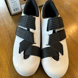 Cycling shoes like new